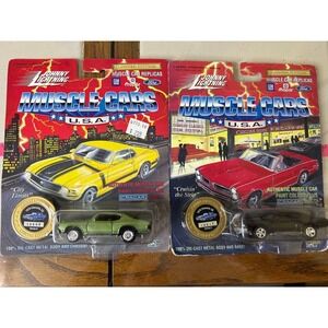Johnny Lightning Muscle Cars USA 1970 Chevelle‎ SS and 1969 Mustang Diecast